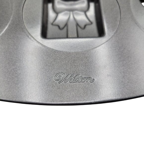 Wilton 12-Cavity Nonstick Christmas Holiday Cookie Pan Set of 2 - Picture 5 of 6